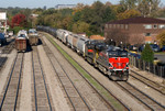 513 leads the CRIC into the Iowa City Yard.