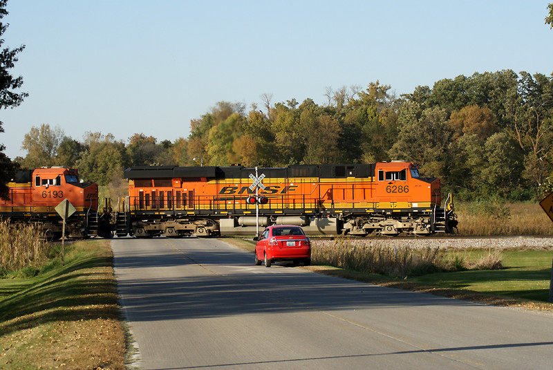 A BNSF dispatcher from Texas stops to shoot the coalie at Homestead.