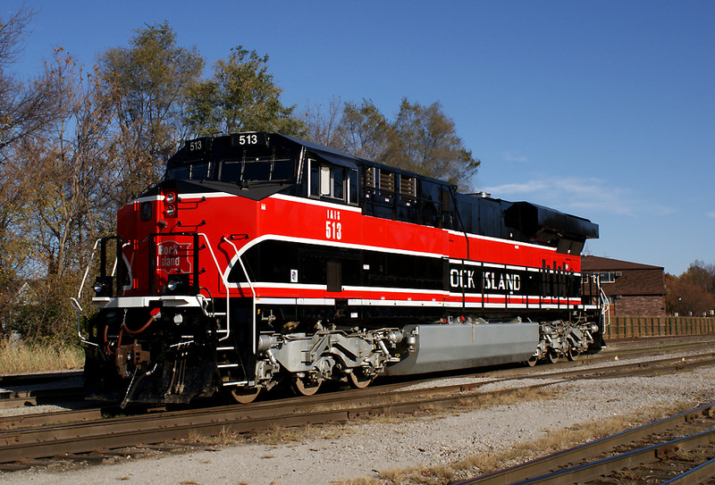 513 backs east through the Iowa City Yard.