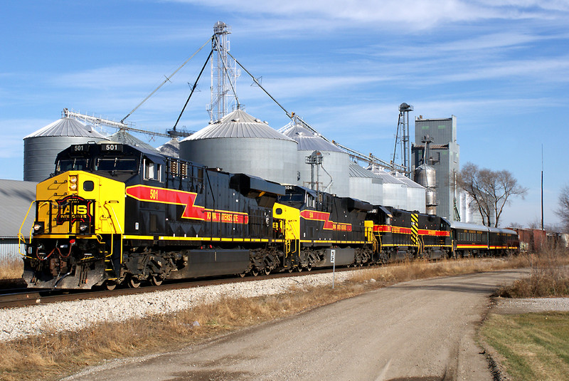 501 heads the BICB after stopping at Marengo for a set out.