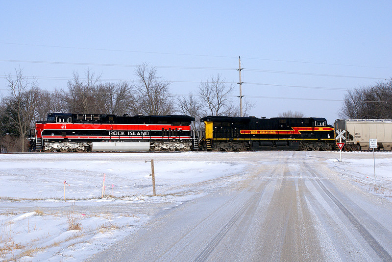 513 and 508 wait at Mud Road at the 900 yard.