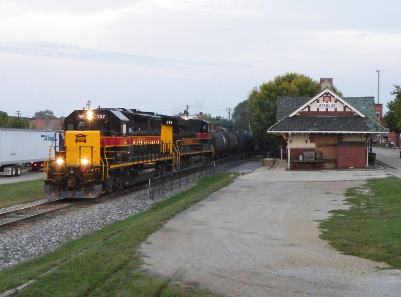 As the sun begins to rise, Iowa 157 and 512 shake the windows of Marseilles, IL with 120+ loads on an extra CBBI.