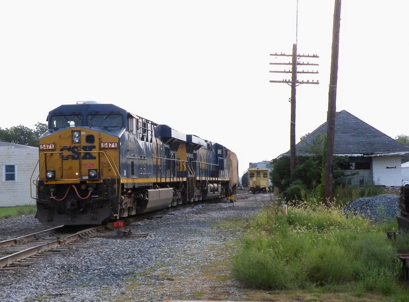 Iowa 157 east has ducked into the siding to wait for CSX J745 to work Seneca, a pair of boring GEVO's are todays power as they make their pick-up.