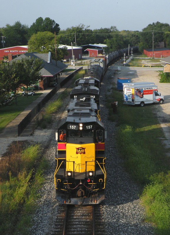 Cruising through Morris, its always nice to see the 3 axle EMD's leading!