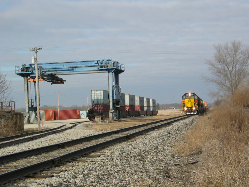 East train approaches the West Liberty ramp to pick up 2 AOK 3 packs, Dec. 6, 2006.