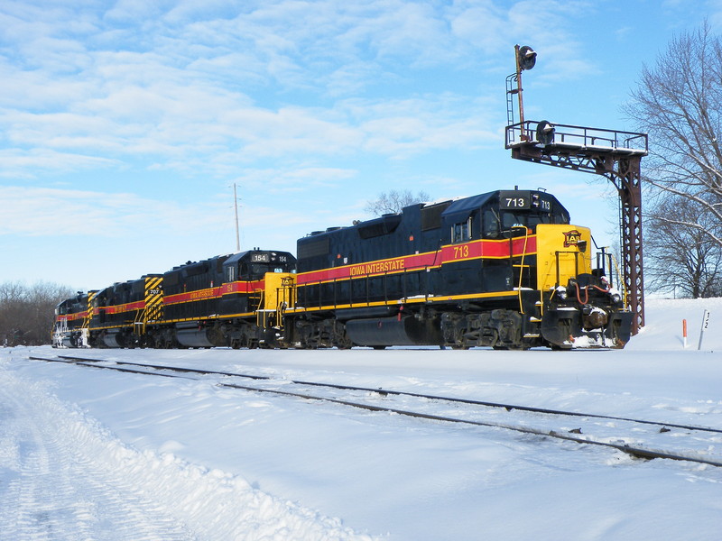 Shuffling power around, the BIRI crew will leave two GP38's on the main, and MU the two SD38's onto their 41 car pickup.