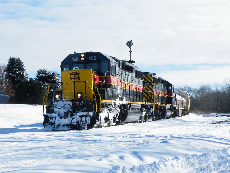 Finally on the move out of Bureau, we have the 155, 154, and 158 cars for Silvis Yd! And an unplowed mainline.