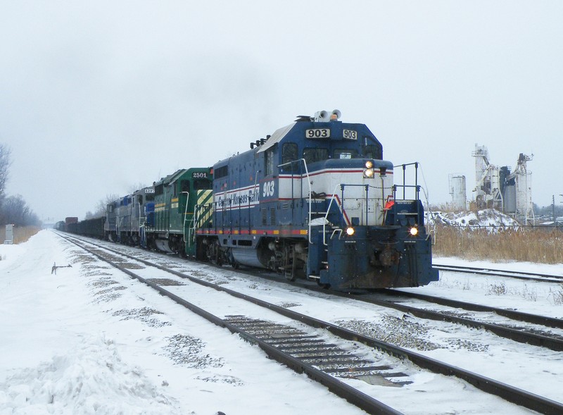 Rolling up to 119th St, these 4 567's sound awesome grumbling down the mainline. 12-24-10.