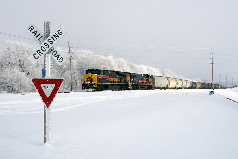 508 leads the CRIC doubling up the turn in the CIC Yard.