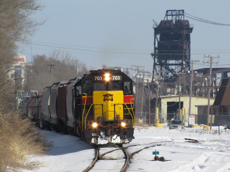 The extra BIRI swings into Rockdale with Bridge 407 in the background.