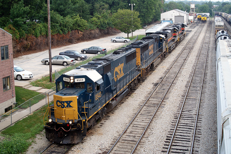 CSX 8543 backs into the IC Yard.