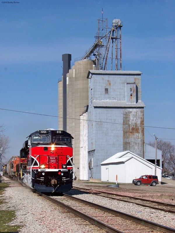 IAIS 513 passing Walcott, IA. 3/29/10