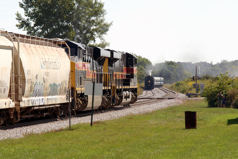 6988 takes the Homestead siding for a meet with the turn.