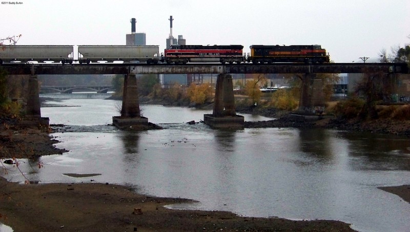 Just barely got this shot of the CRIC02 passing over the Iowa River in Iowa City.