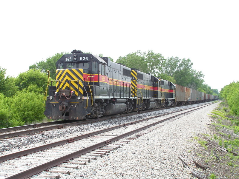 IAIS 626 Idles on the main (west end of Atlantic siding), while 627 and 602 are offline. Bridge over Nishnabotna River is just out of view.