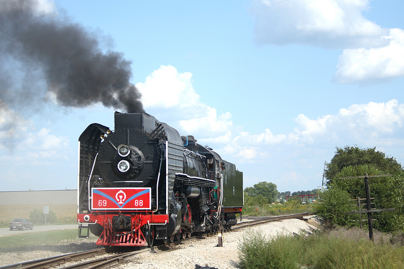 6988 East rounds the curve at Durant, Iowa on September 7, 2006.