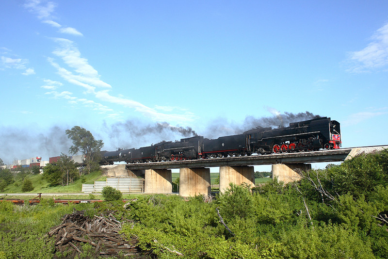 7081 leads BICB over US Highway 59 at Hancock.  June 9th, 2007.