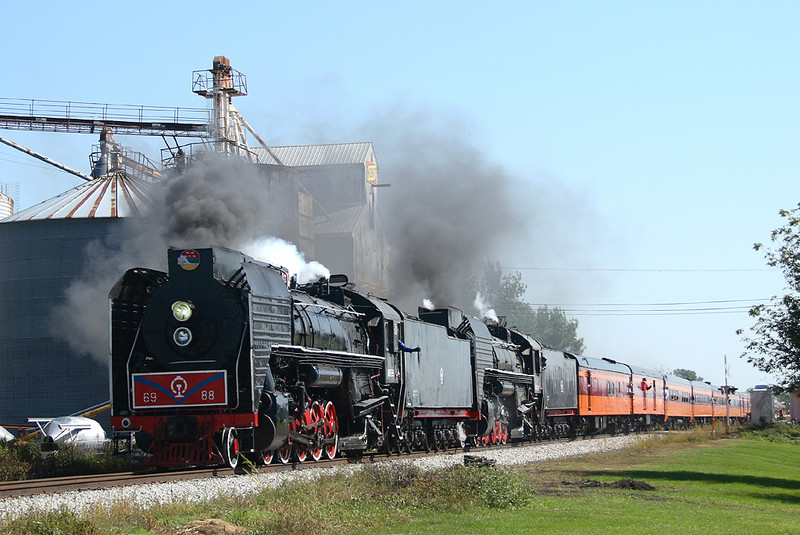 QJs westbound through Atalissa on day two of Riverway 2006.