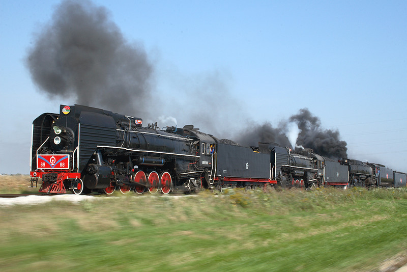 As I navigated my van west on US Highway 6, Mitch Goldman was kind enough to stick my camera out the window for this pan shot of the steamers west of Sheffield, IL.