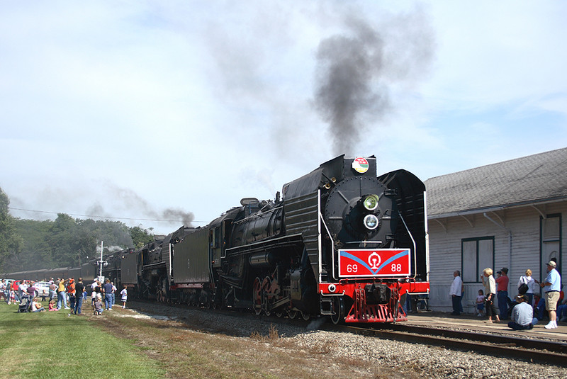 The tripleheader has been wyed and readies to depart Bureau, IL 09/16/06