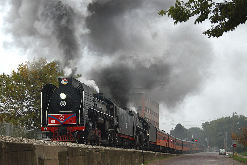 Day four of Riverway 2006 draws near a close as the QJs chug up the approach to the Mississippi River bridge at Davenport, Iowa, September 17th, 2006.