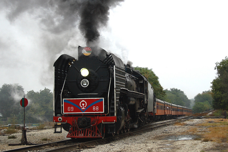 The QJs return from Fruitland, Iowa as they jump back on IAIS rails at Missouri Division Junction-Davenport, Iowa. September 17th, 2006.