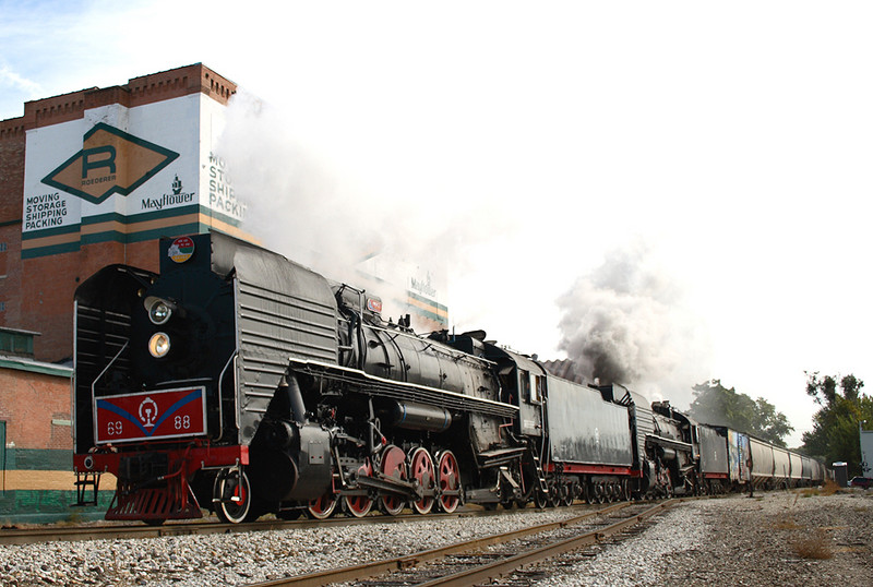 IAIS 6988 leads a BICB freight through Missouri Division Junction at Davenport, Iowa, September 18th, 2006.