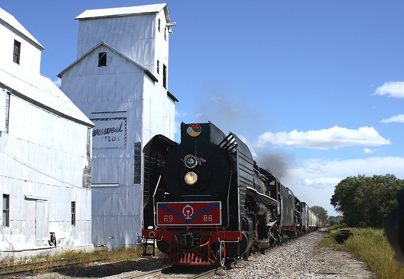 BICB passes the elevator at Downey, Iowa September 18th, 2006.