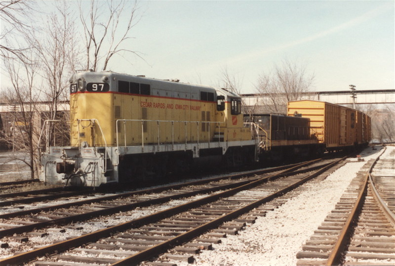 97 paired with former SCL slug resting at Iowa City. Eventually due to incompatibility with other units and a fire on board, CRANDIC got rid of 97.