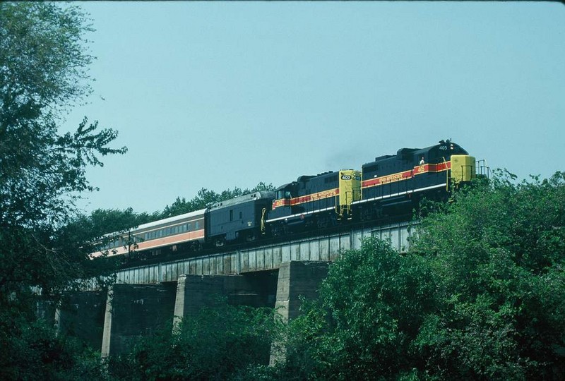 GP's 402 and 405 lead the Ag Expo east of Oxford Iowa on the way to the Farm Progress show held in Main Amana September 8, 1988.