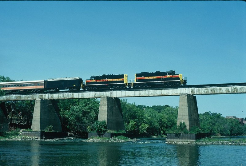 GP's 402 and 405 lead the Ag Expo east of Oxford Iowa on the way to the Farm Progress show held in Main Amana September 8, 1988.