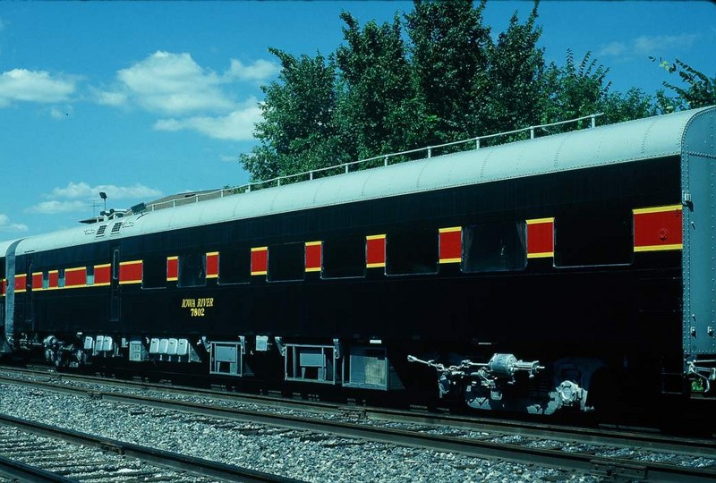 Ag Expo cars in the Iowa City yard. 8-Sept-1988.