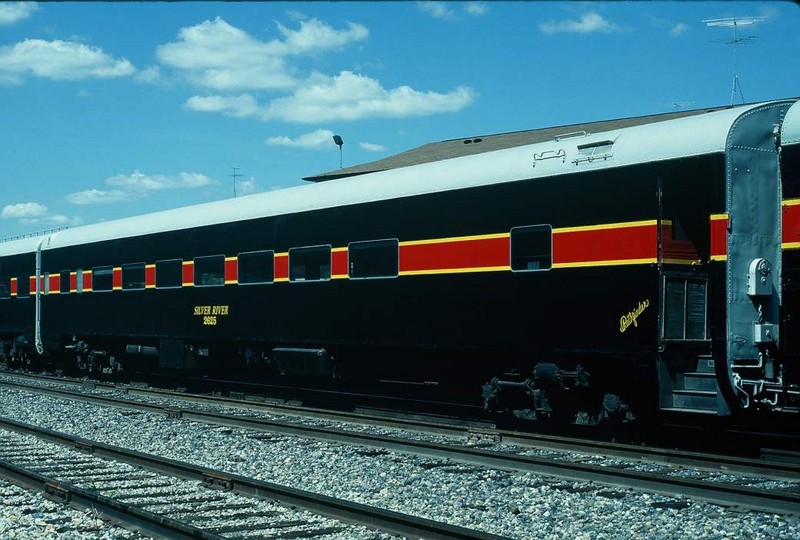 Ag Expo cars in the Iowa City yard. 8-Sept-1988.