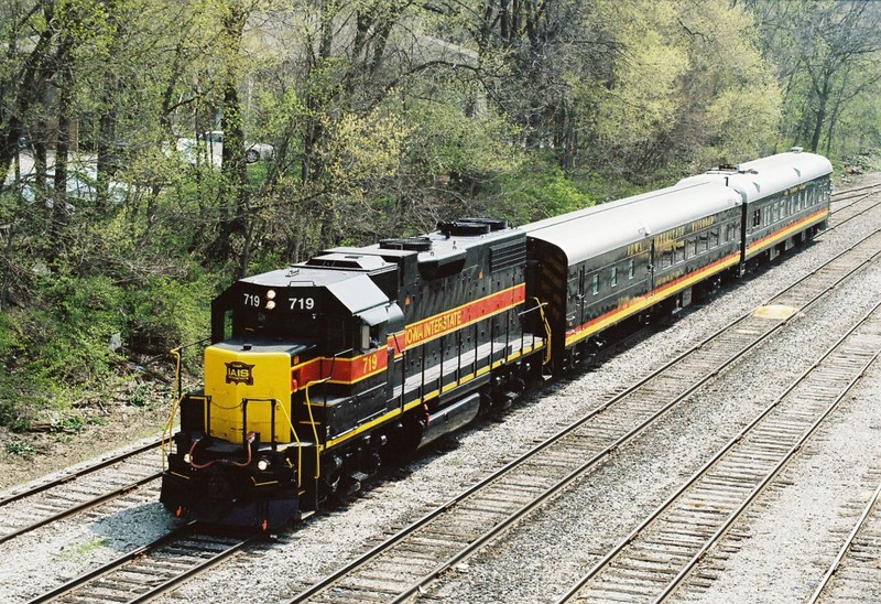 The IAIS Business Train pulls into the Iowa City yard on 30-April-08.