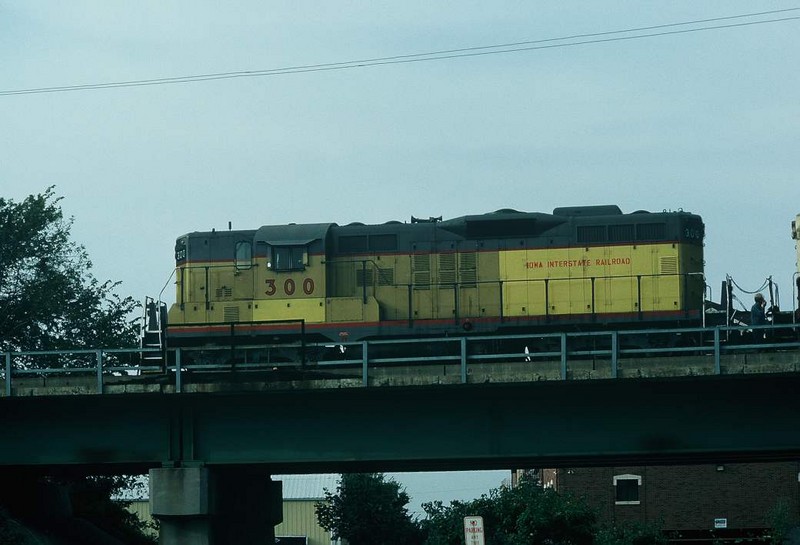 300 on Gilbert Street Bridge, Iowa City. All traces of UP have been painted over and replaced with red Iowa Interstate letters in this 9-Sept-1986 view.