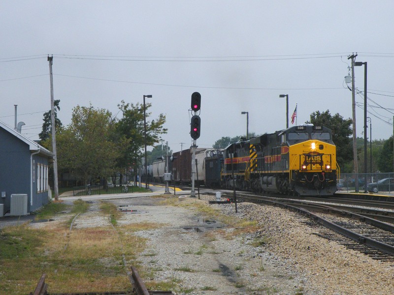 508 and 155 have their hands full, lugging 130+ loads up Mokena hill, after stopping on the incline. 09-18-10
