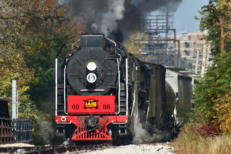 IAIS QJs arrive at Rock Island, Illinois with an ICRI manifest. October 18th, 2008.