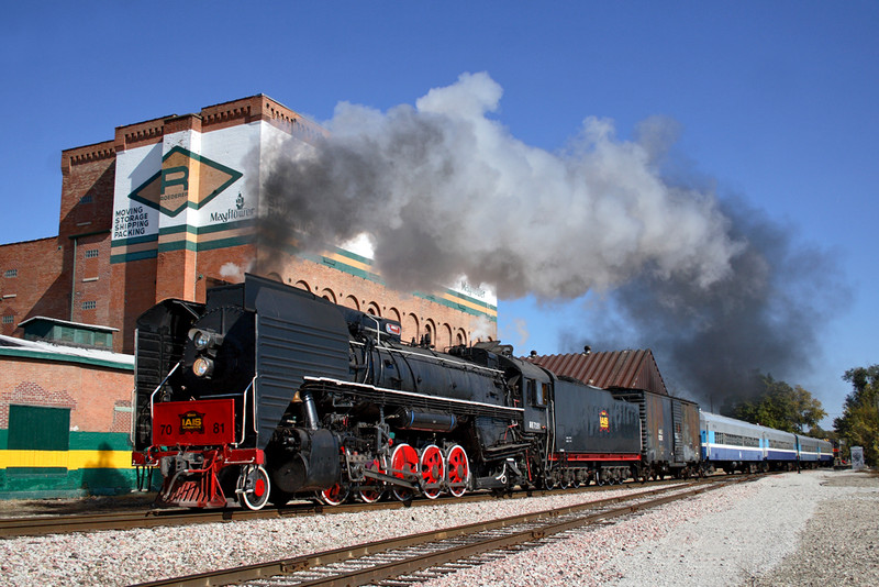 #7081 flies past the Junction at Davenport, Iowa with a Walcott excursion run. October 18th, 2008.