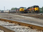 BICB and BIRI sit poised and ready at the west end of Burr Oak Yard. The 700 has BICB, and 504 has BIRI, a whole ton of traffic for CR. 06-07-09