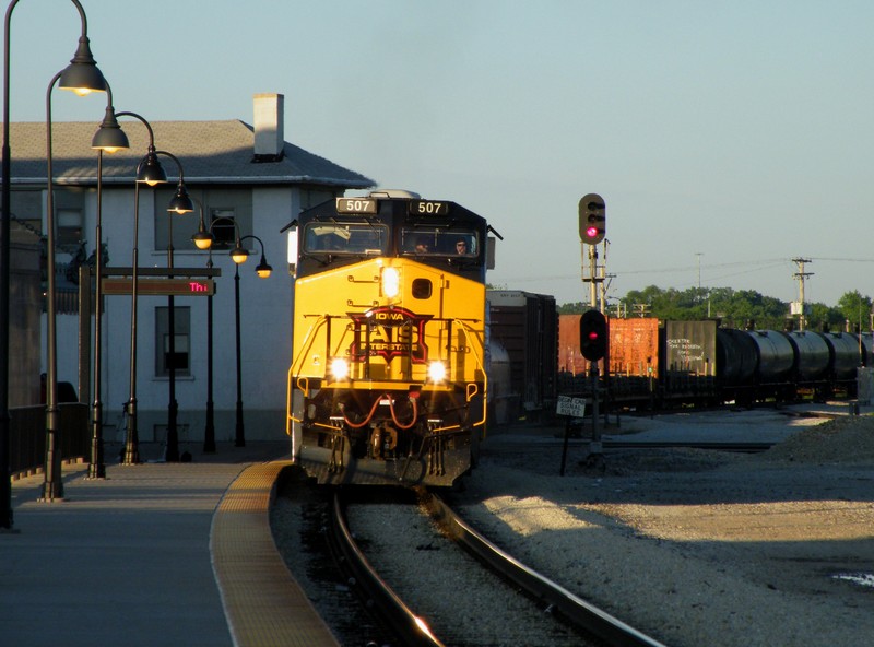 Iowa's 507 has found a sun spot as the train plops across the diamonds and slows for CSX's Bridge 407. 06-14-09