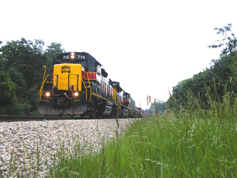 I heard a CN train with J power clearing their warrant into Joliet and figured I would go check that out too, so what the heck, here is a second roll-by of 714 along Rte 30. BICB would actually end up waiting for the CN/EJE Line Train to get across the diamonds. 06-18-09