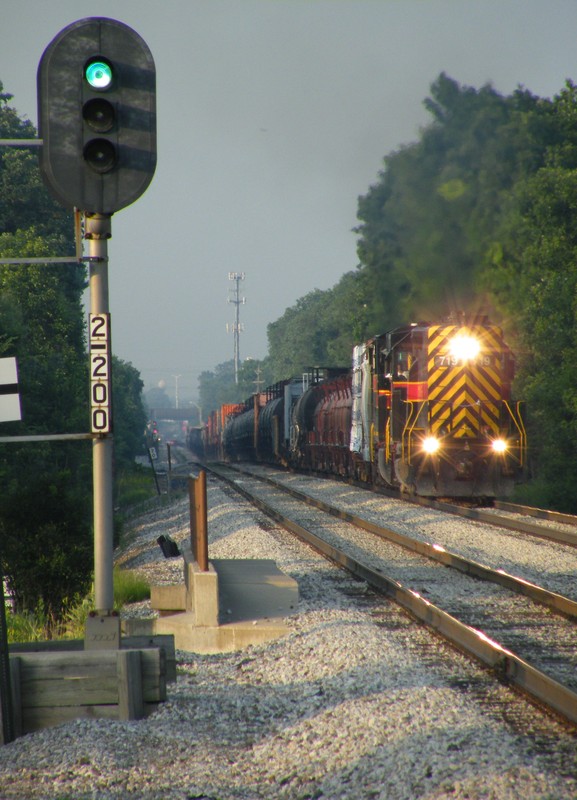 The next eastbound Metra has his signal as BICB with 719 and 506 thunders westbound at Oak Forest. 06-23-09