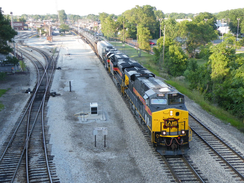 A wider view off of Western Ave. 07-20-09