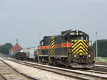 I had heard that two of the three final 400's were working the RISW in Rock Island, so with 5 hours to spare one morning, we rocketed out to the Quads for a few last memories. Upon arrival, Iowa 468 and 400 work the east end of the yard... 07-22-08