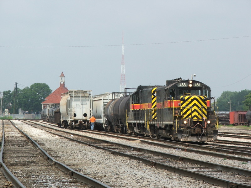 Watching these two shuffle cars really made me miss the good old days, the sounds were awesome! 468 and 400 work the east end of Rock Island Yard. 07-22-08