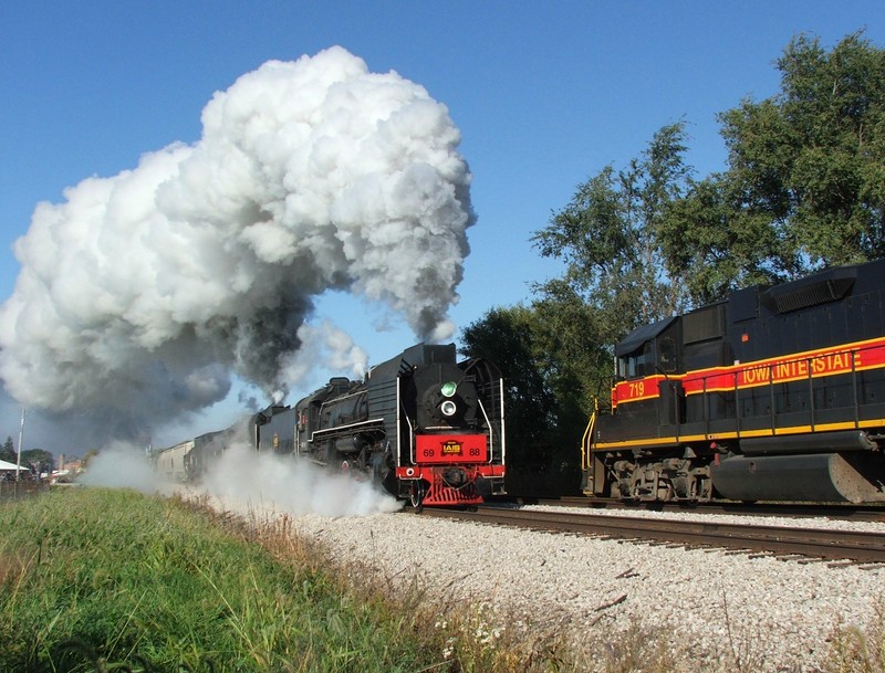 New and old meet at Wolcott as ICRI passes BICB in the siding. This was the roll-by of the day and a good 75 to 100 people were there with me!