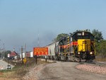 Iowa 706 and 720 take head room out of the east end of Rock Island while they dis-assemble ICRI.