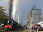 IAIS 6988 and 7081 take on water as the throngs of people gather, and the sun finally breaks through!