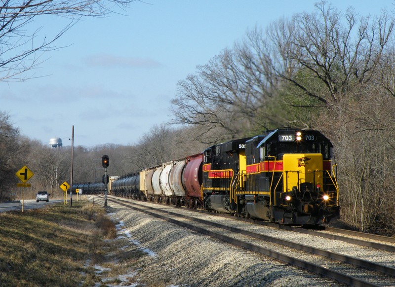 Iowa 703 and 505 are in Run 8 as they charge out of Joliet river valley with an extra RIBI for the Harbor. 12-28-08