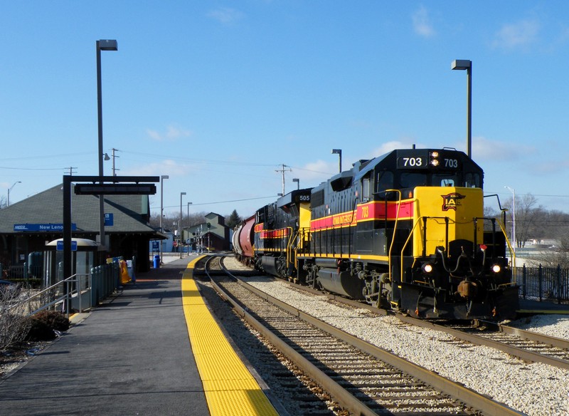 Iowa 703 is in charge as RIBI swings through the New Lenox Metra depot. 12-28-08